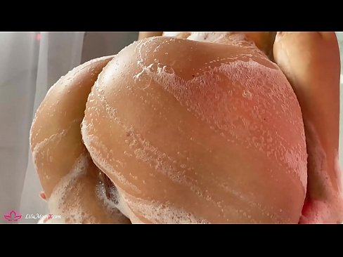 ❤️ Brunetka masturbuje kundičku s vibrátorom až do intenzívneho orgazmu v sprche ☑ Jedinečné porno na sk.vlad-massage-salon.ru